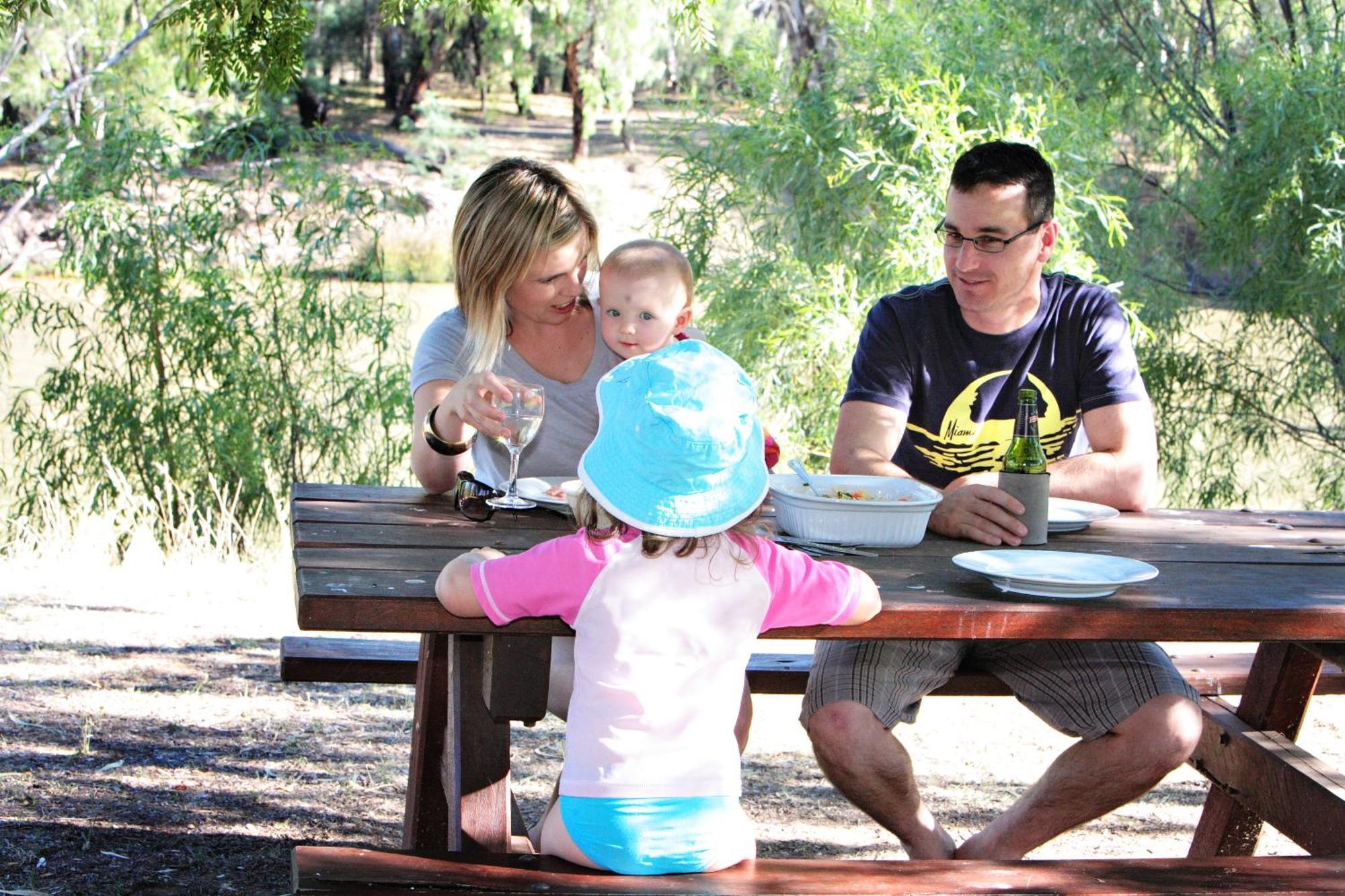 Cadell On The Murray Motel Moama Eksteriør billede