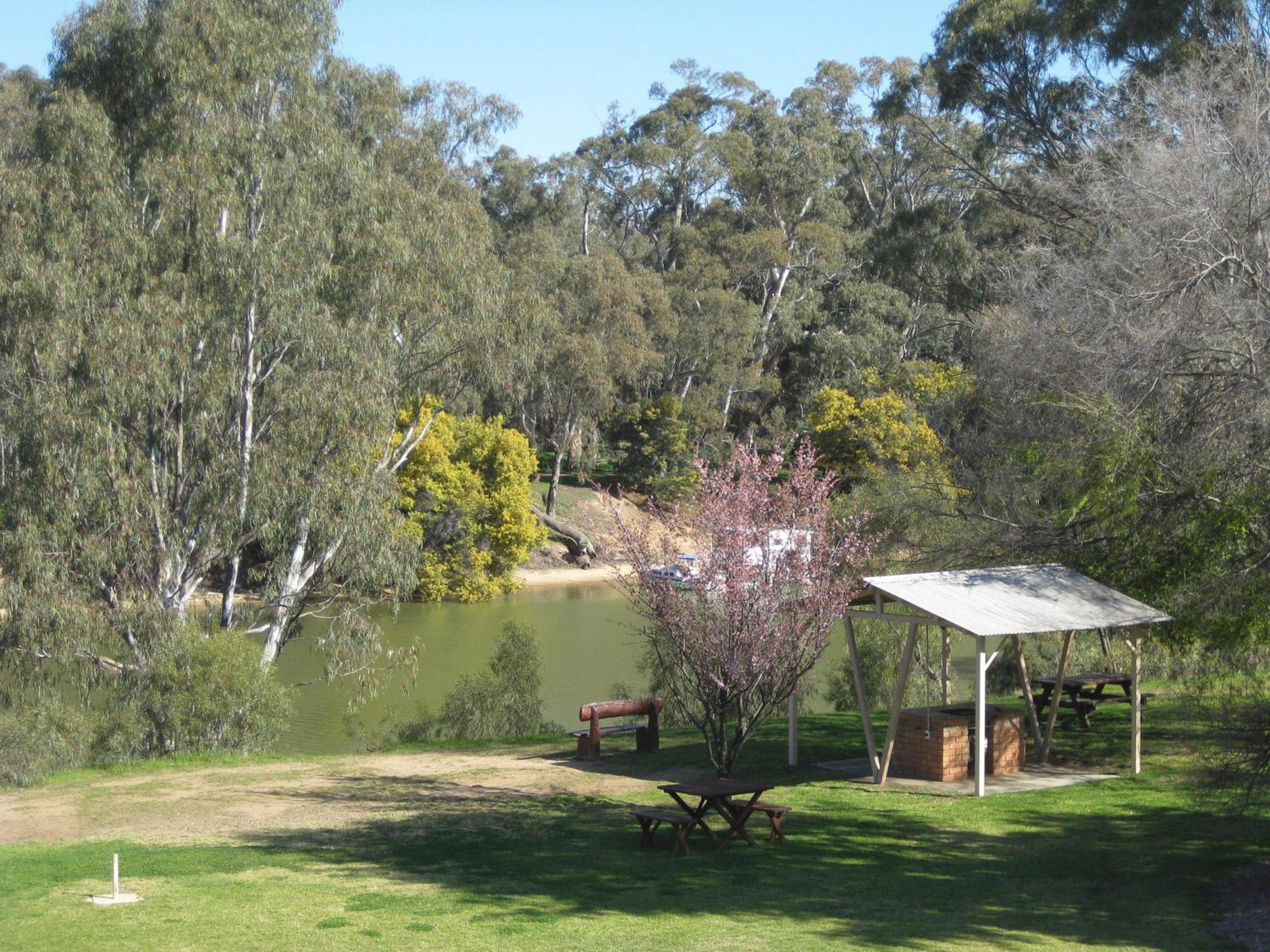 Cadell On The Murray Motel Moama Eksteriør billede